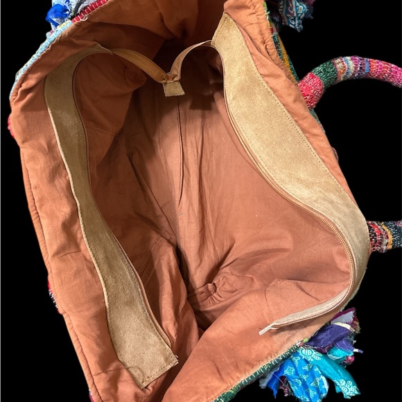 Colorful Hamsa Embroidered Tote Bag
Will come with a free wallet. - Picture 8 of 9